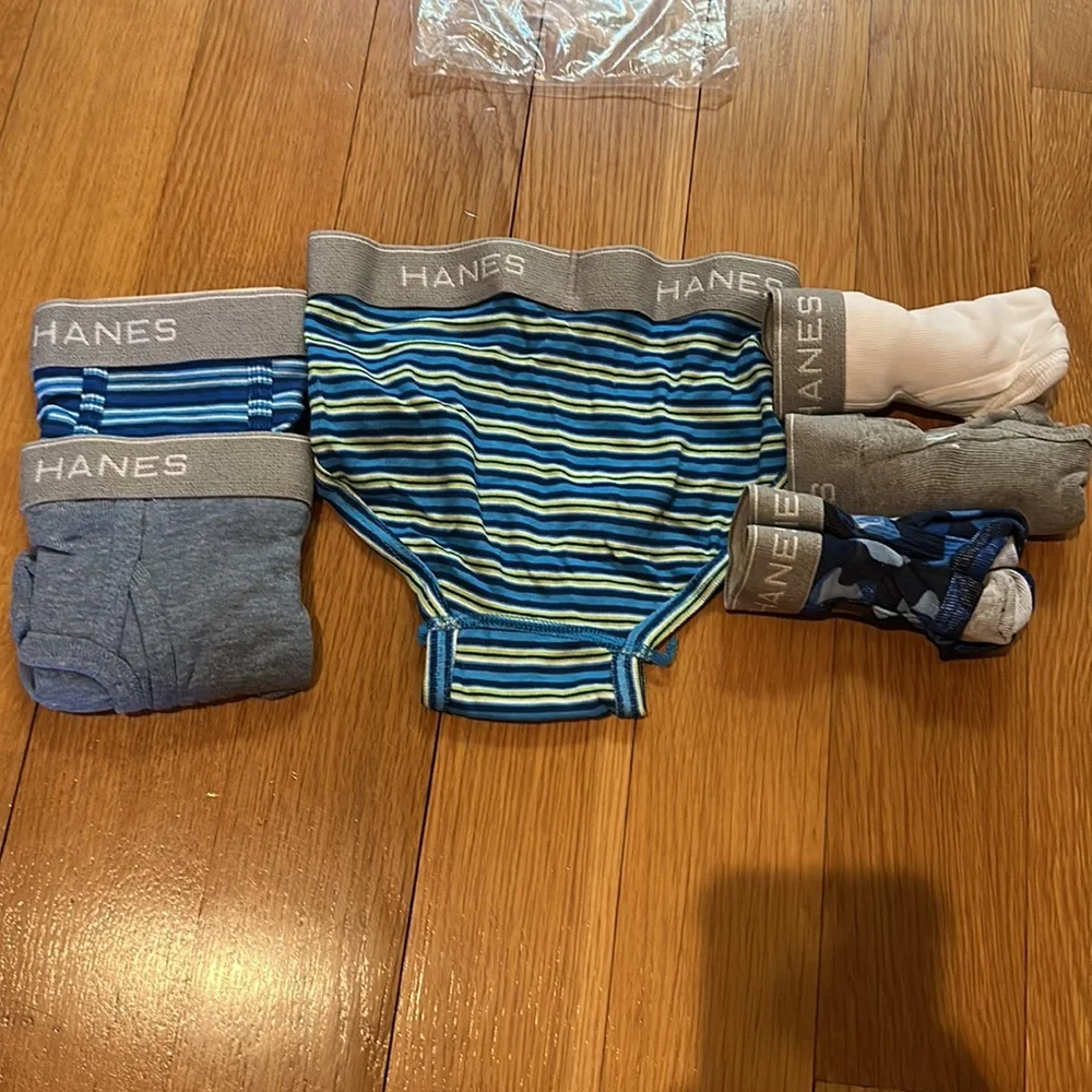 Hanes boys Six Pack Of Tagless Briefs (Assorted)